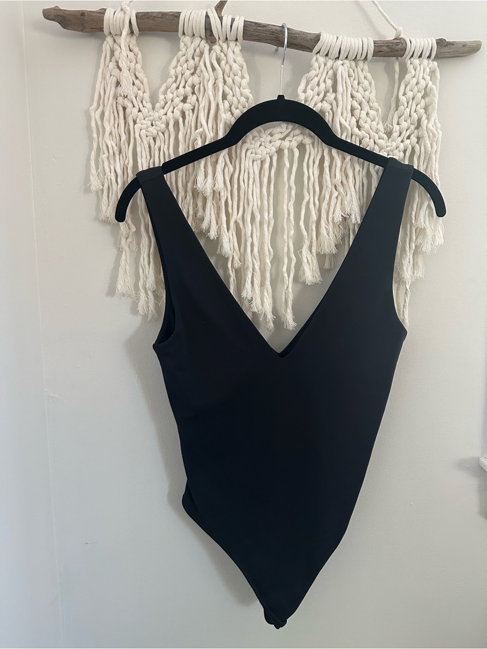 Aritzia Babaton Thong V Neck Bodysit Black
